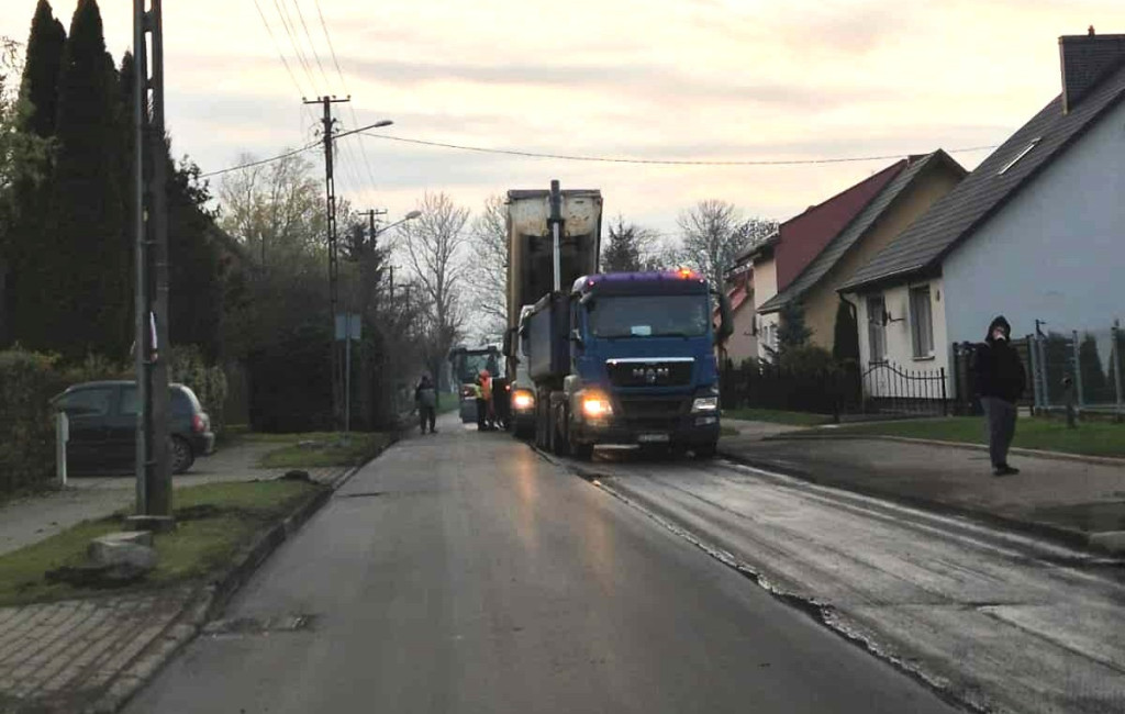 Trwa przebudowa odcinka drogi powiatowej w Młotkowie, w gminie Wysoka
