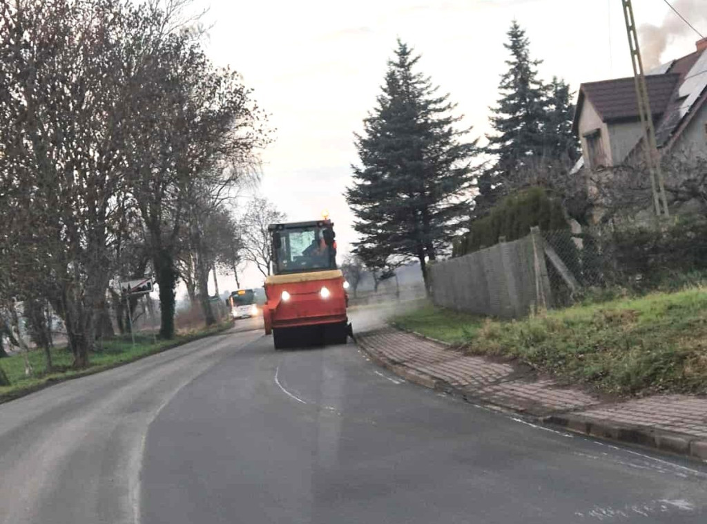 Trwa przebudowa odcinka drogi powiatowej w Młotkowie, w gminie Wysoka