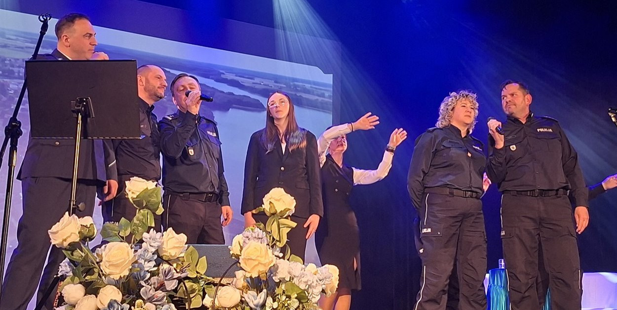 Sępólno Krajeńskie: Policyjny koncert „Partnerstwo z Mundurem – Dźwięki Wdzięczności”