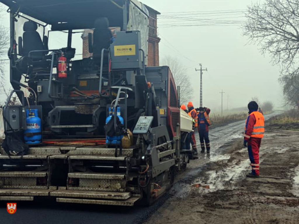 Trwa modernizacja drogi powiatowej w miejscowości Chlebno, w gminie Łobżenica