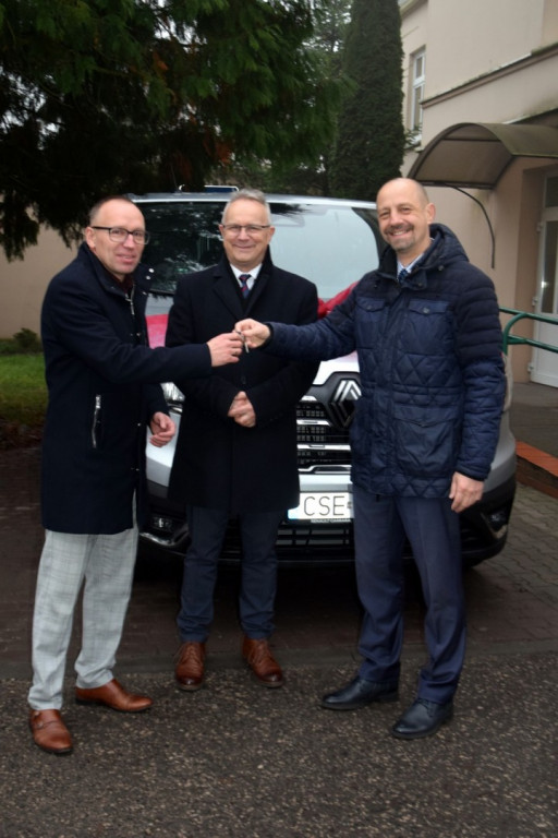 Przekazanie nowego samochodu dla Środowiskowego Domu Samopomocy w Więcborku