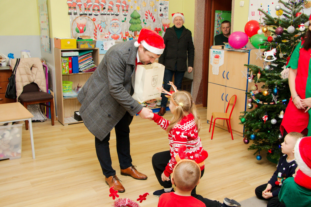 Najmłodsi mieszkańcy Gminy Wyrzysk spotkali się z Mikołajem