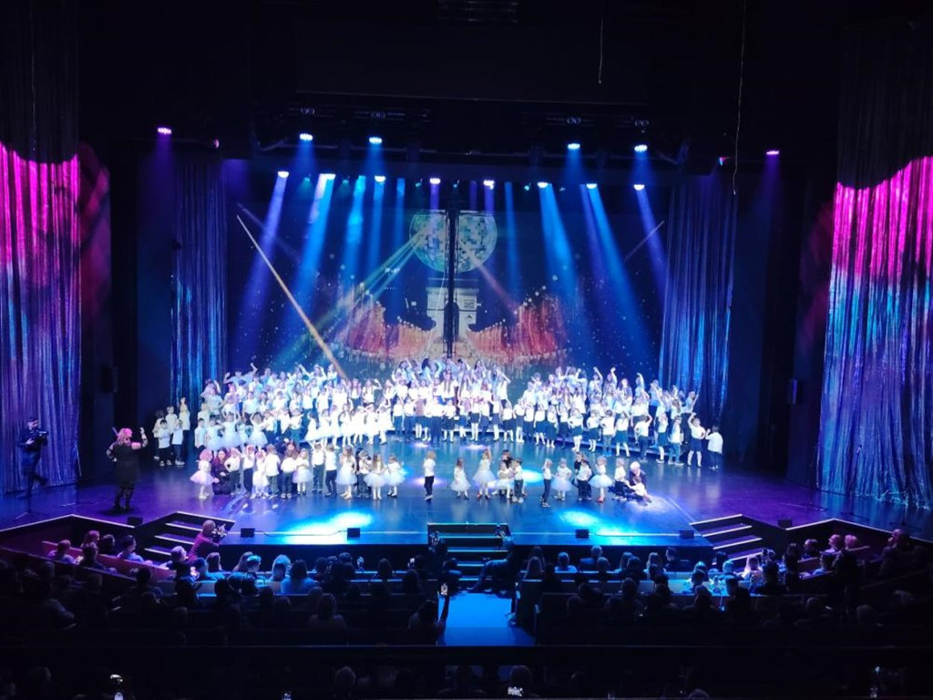 Dzieci z Człuchowa na scenie Teatru Muzycznego w Gdyni