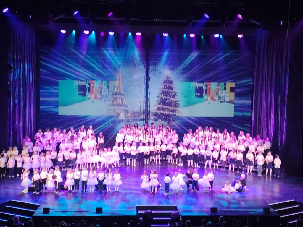 Dzieci z Człuchowa na scenie Teatru Muzycznego w Gdyni