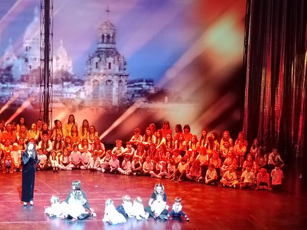 Dzieci z Człuchowa na scenie Teatru Muzycznego w Gdyni