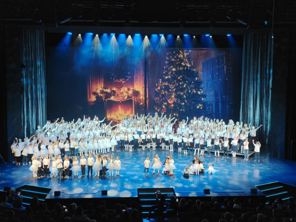 Dzieci z Człuchowa na scenie Teatru Muzycznego w Gdyni