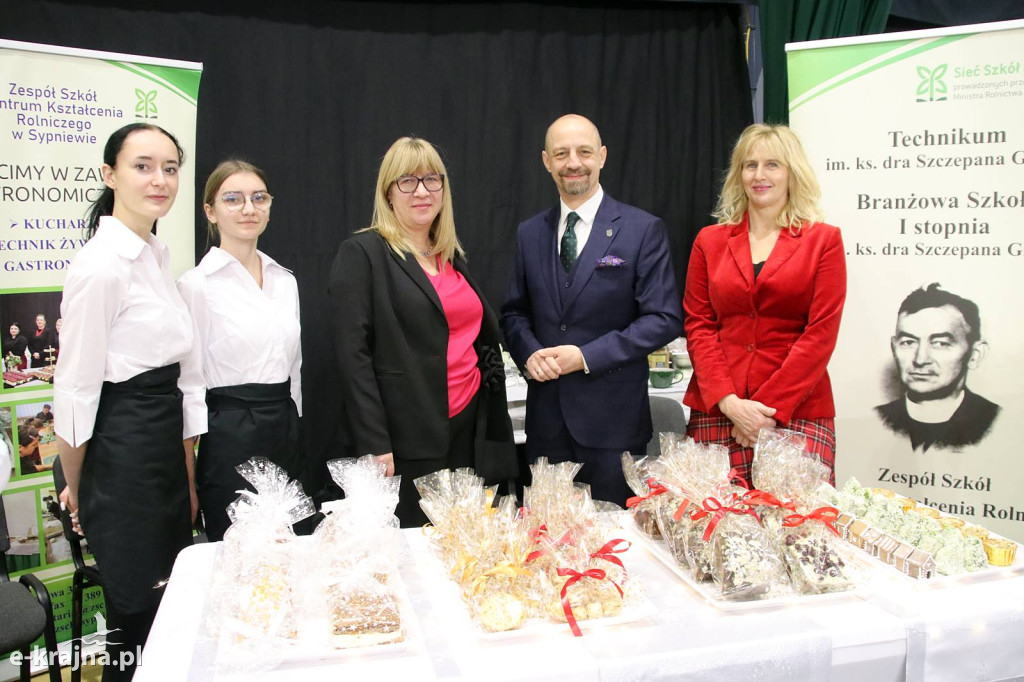 Sępólno Krajeńskie: Powiatowa Wystawa Stołów Wigilijnych 2025