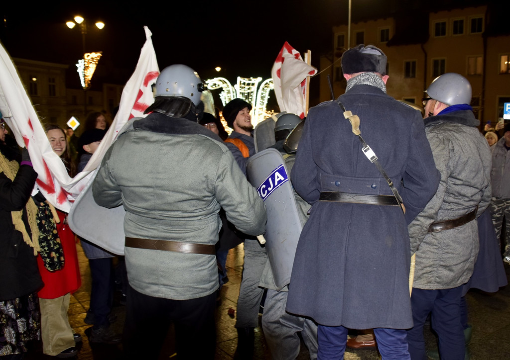 Inscenizacja w rocznicę stanu wojennego w Sępólnie Krajeńskim
