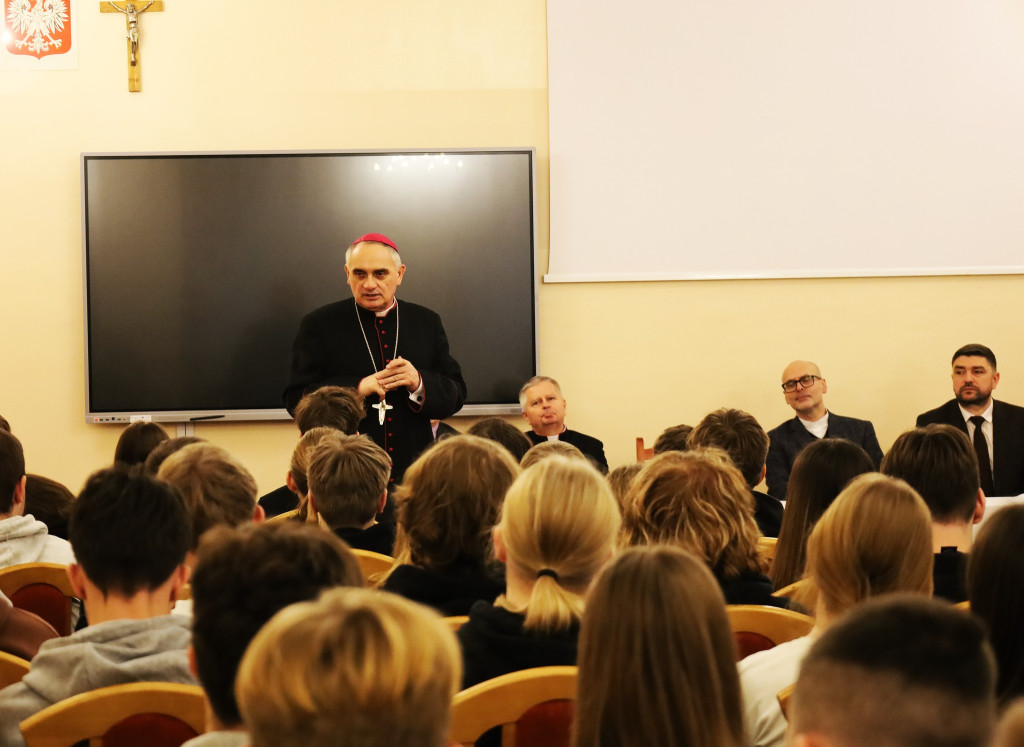 Więcbork: Odwiedziny ks. bp Krzysztofa Włodarczyka