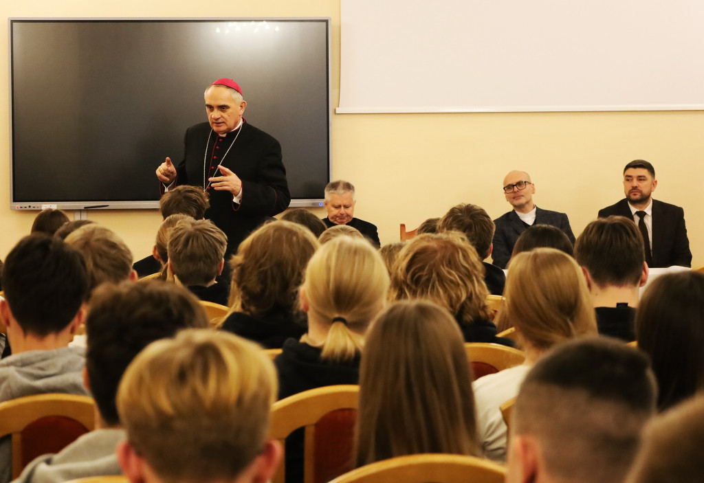 Więcbork: Odwiedziny ks. bp Krzysztofa Włodarczyka