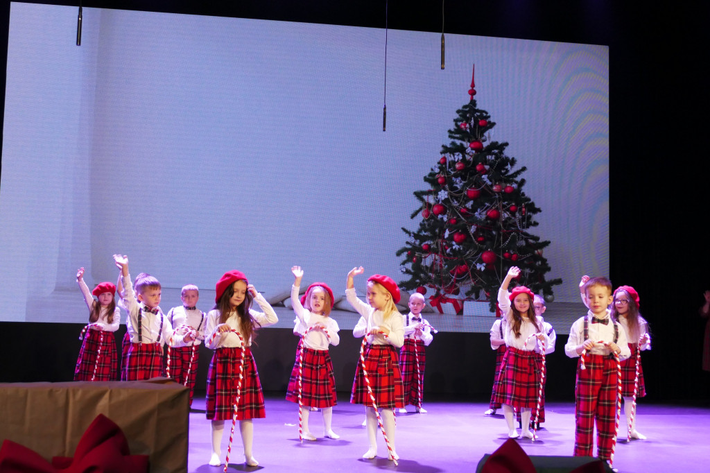 Przepiękny świąteczny koncert przygotowany przez przedszkolaki z Lipki