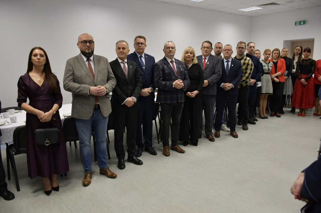 Sępólno Krajeńskie: Uroczyste przekazanie sępoleńskim policjantom nowoczesnego radiowozu