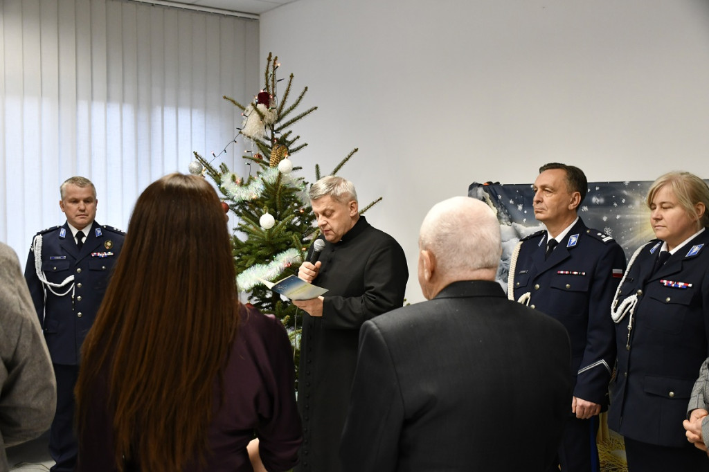 Sępólno Krajeńskie: Uroczyste przekazanie sępoleńskim policjantom nowoczesnego radiowozu