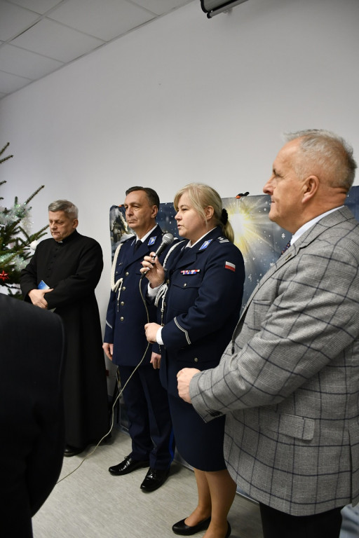 Sępólno Krajeńskie: Uroczyste przekazanie sępoleńskim policjantom nowoczesnego radiowozu