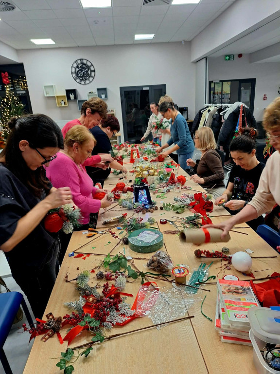 Nakło nad Notecią: Magia świąt w bibliotece - grudniowe warsztaty kreatywne