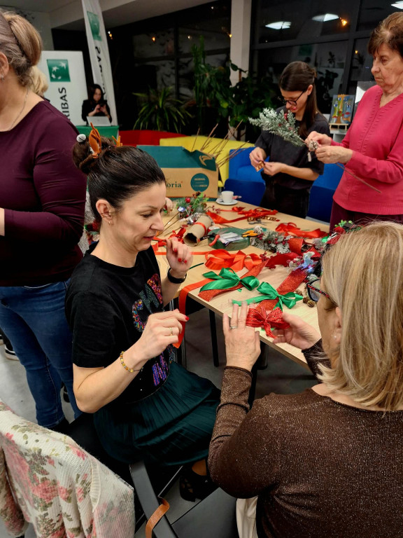 Nakło nad Notecią: Magia świąt w bibliotece - grudniowe warsztaty kreatywne