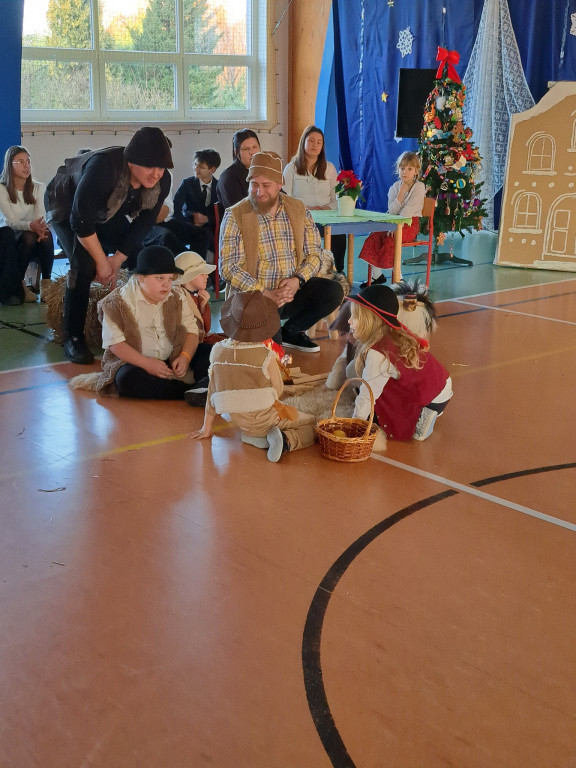 Gmina Okonek: Jasełka w Zespole Szkół w Lotyniu