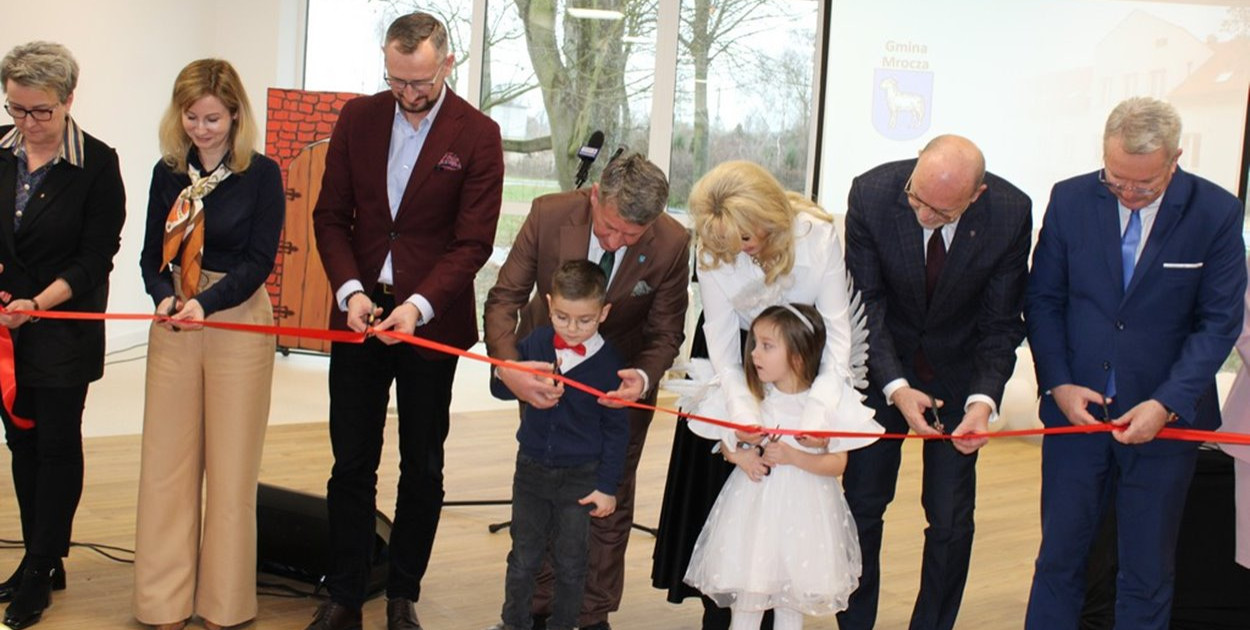 Uroczyste oddanie do użytku zmodernizowanego budynku Domu Dziennego Pobytu i Żłobka Miejskiego w Mroczy