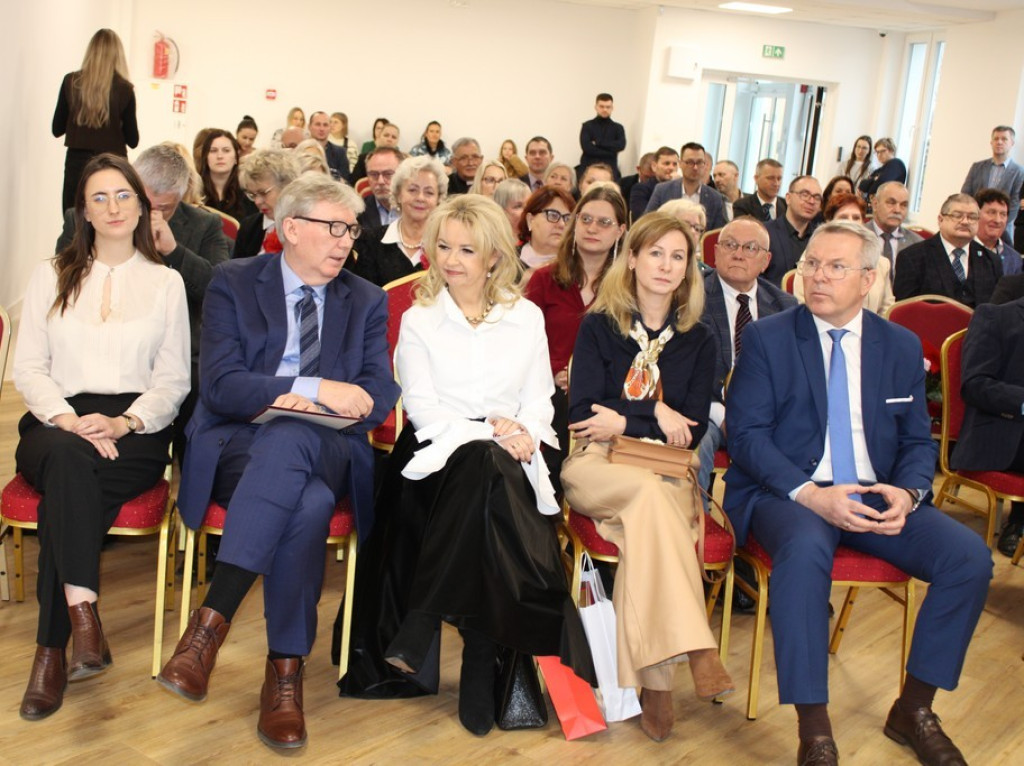 Uroczyste oddanie do użytku zmodernizowanego budynku Domu Dziennego Pobytu i Żłobka Miejskiego w Mroczy