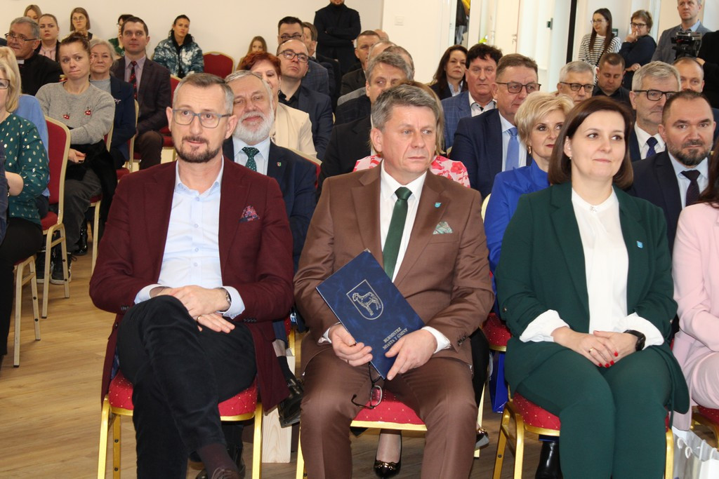 Uroczyste oddanie do użytku zmodernizowanego budynku Domu Dziennego Pobytu i Żłobka Miejskiego w Mroczy