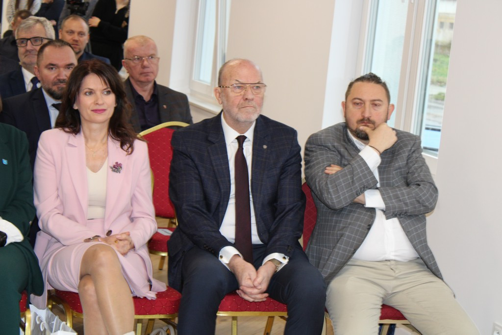 Uroczyste oddanie do użytku zmodernizowanego budynku Domu Dziennego Pobytu i Żłobka Miejskiego w Mroczy