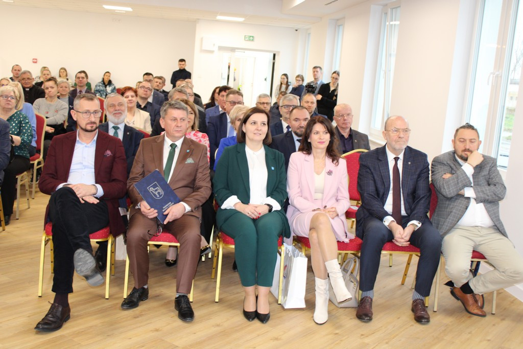 Uroczyste oddanie do użytku zmodernizowanego budynku Domu Dziennego Pobytu i Żłobka Miejskiego w Mroczy