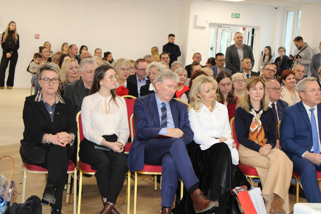 Uroczyste oddanie do użytku zmodernizowanego budynku Domu Dziennego Pobytu i Żłobka Miejskiego w Mroczy