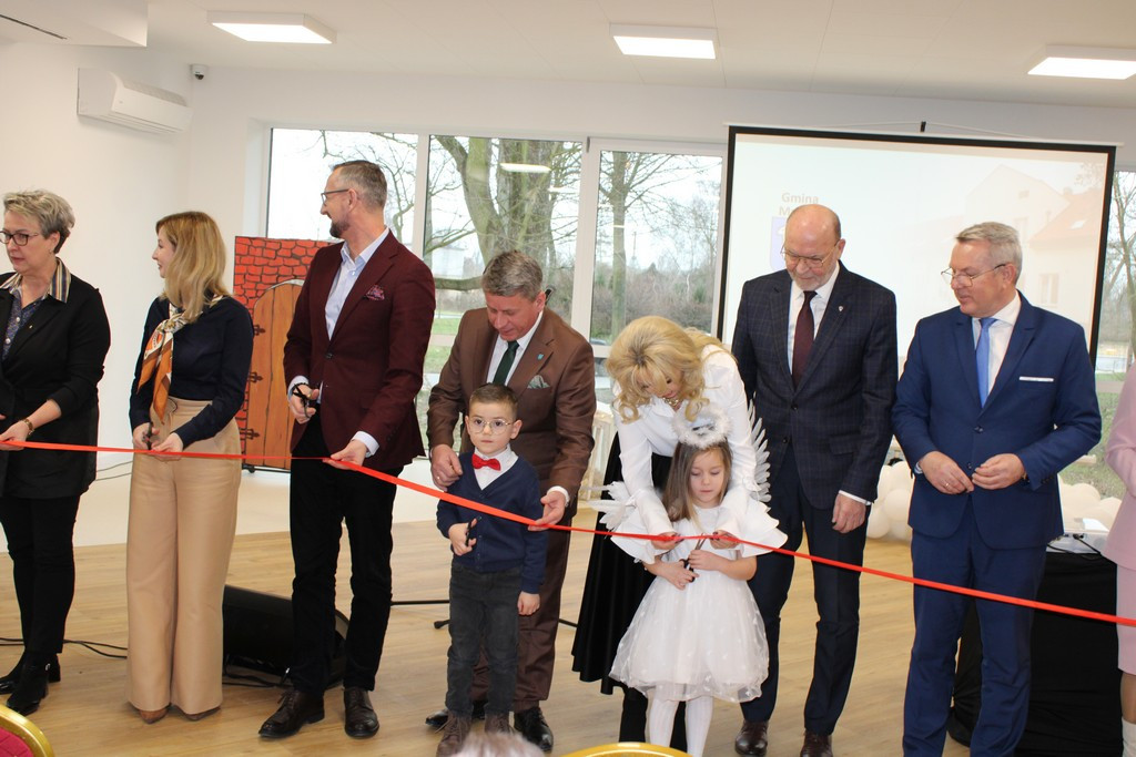Uroczyste oddanie do użytku zmodernizowanego budynku Domu Dziennego Pobytu i Żłobka Miejskiego w Mroczy