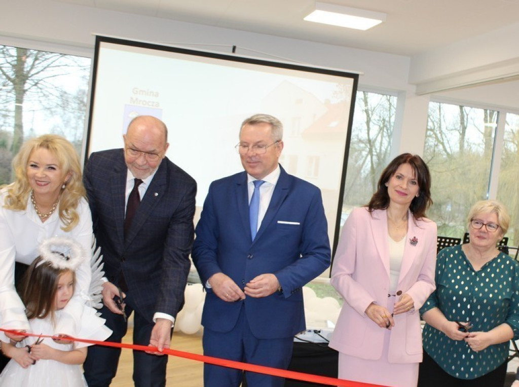 Uroczyste oddanie do użytku zmodernizowanego budynku Domu Dziennego Pobytu i Żłobka Miejskiego w Mroczy
