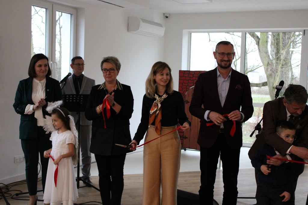 Uroczyste oddanie do użytku zmodernizowanego budynku Domu Dziennego Pobytu i Żłobka Miejskiego w Mroczy