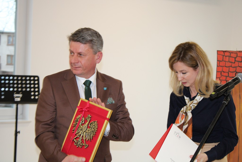 Uroczyste oddanie do użytku zmodernizowanego budynku Domu Dziennego Pobytu i Żłobka Miejskiego w Mroczy