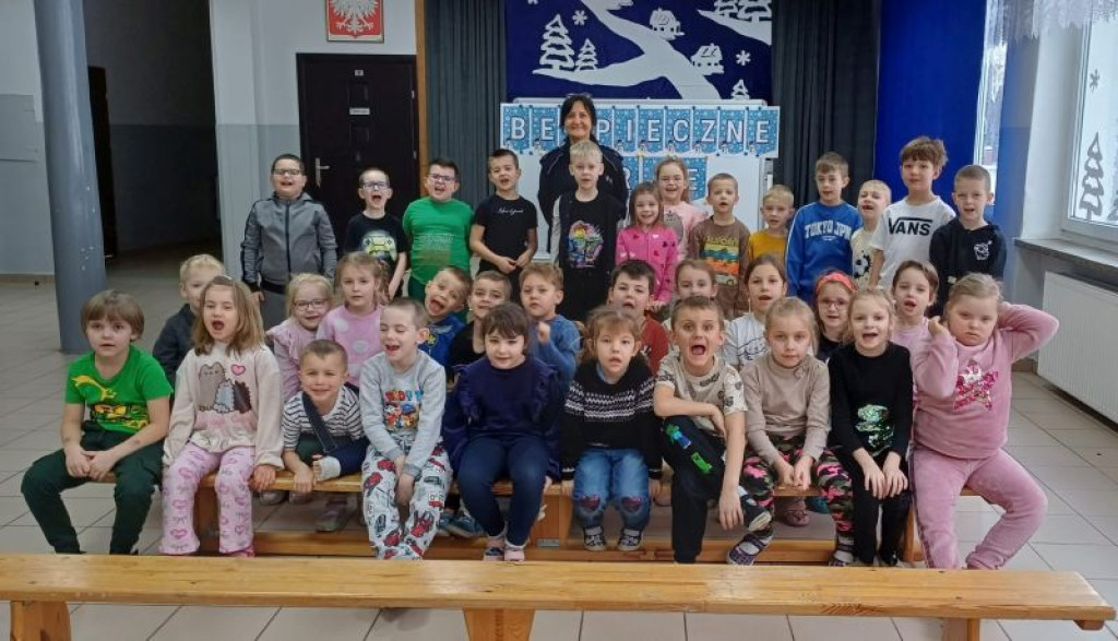 Człuchów: Policjanci przygotowują uczniów do zimowego wypoczynku