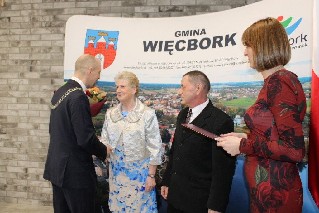 Więcbork: Pary na medal – wręczenie odznaczeń Złotym Jubilatom