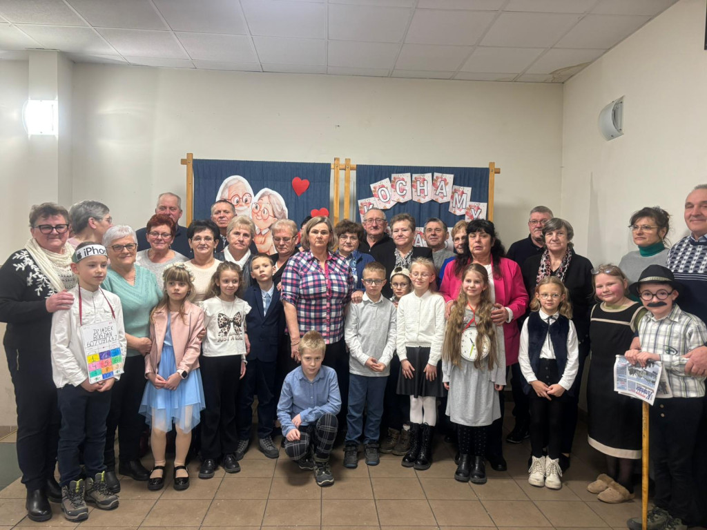 Gmina Wyrzysk: Dzień Babci i Dziadka w Falmierowie