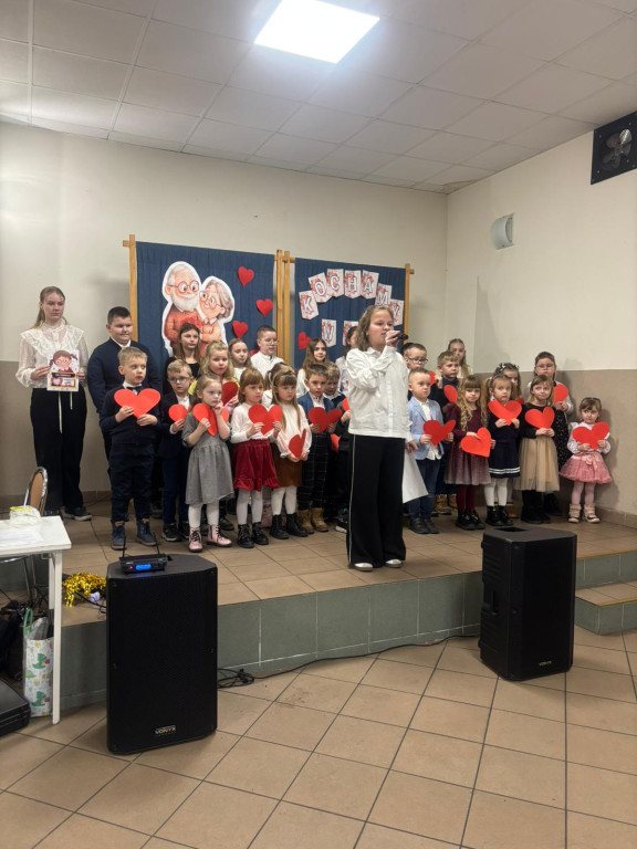 Gmina Wyrzysk: Dzień Babci i Dziadka w Falmierowie