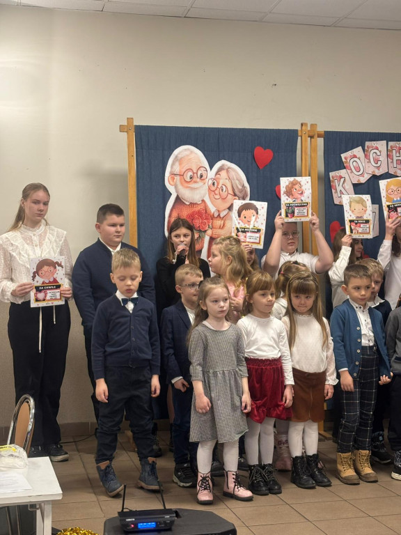 Gmina Wyrzysk: Dzień Babci i Dziadka w Falmierowie