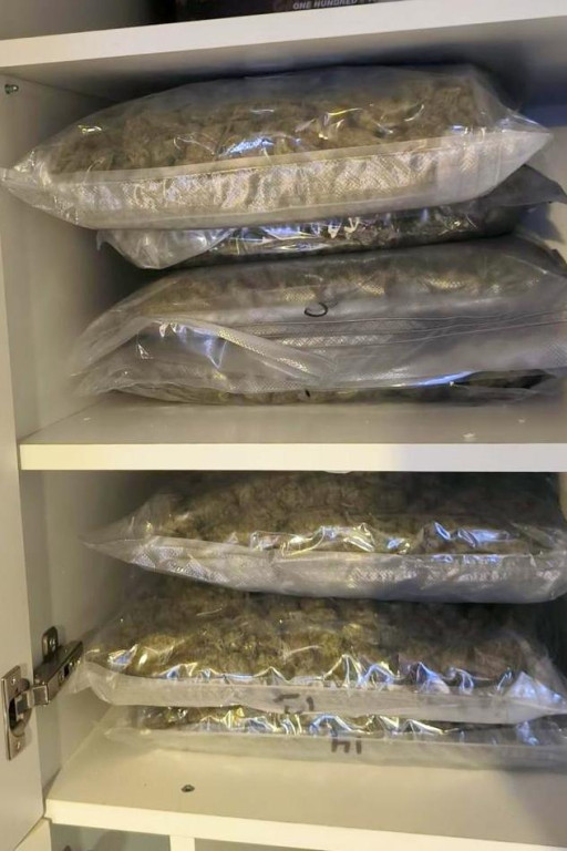 Bydgoszcz: Kryminalni wraz z CBZC przejęli ponad 75 kg narkotyków