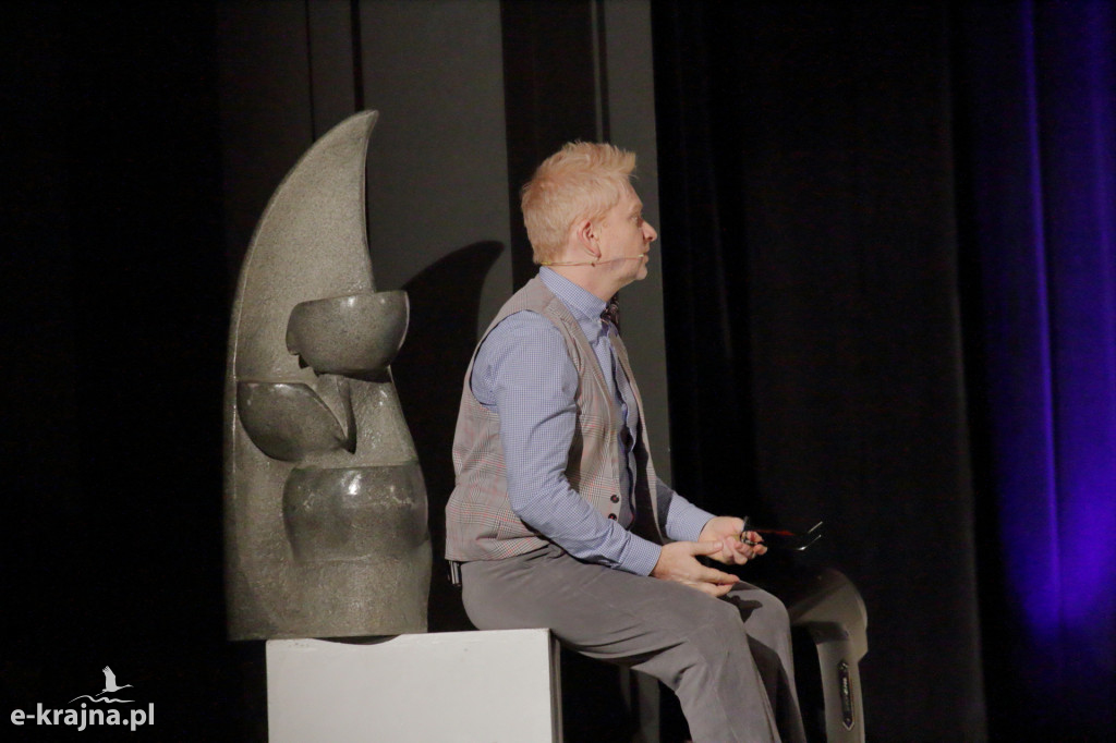 Śmiech, który skłania do myślenia. „Cudowna terapia” w CKiS