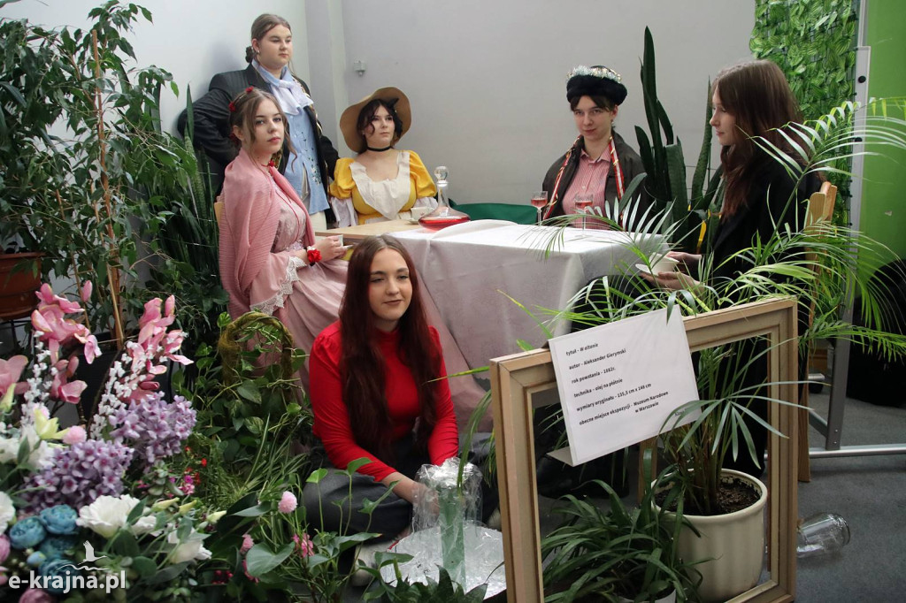 Sypniewo: Igraszki ze sztuką w ZSCKR - wystawa żywych obrazów 2