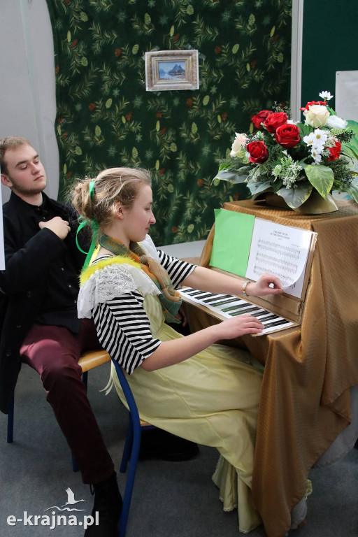 Sypniewo: Igraszki ze sztuką w ZSCKR - wystawa żywych obrazów 2