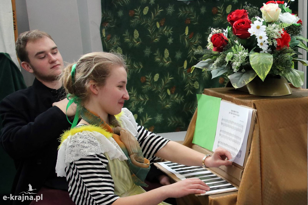 Sypniewo: Igraszki ze sztuką w ZSCKR - wystawa żywych obrazów 2