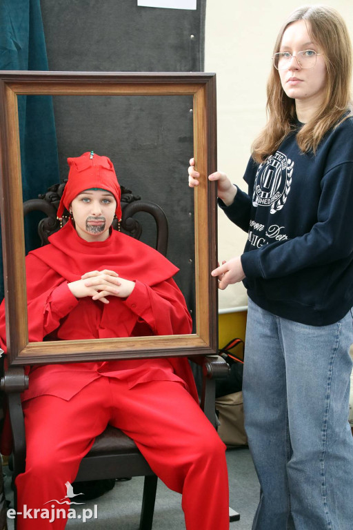 Sypniewo: Igraszki ze sztuką w ZSCKR - wystawa żywych obrazów 2