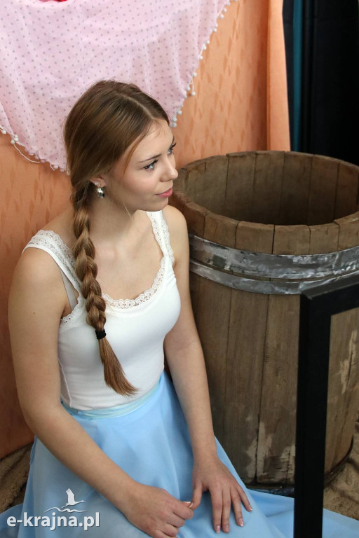 Sypniewo: Igraszki ze sztuką w ZSCKR - wystawa żywych obrazów 2