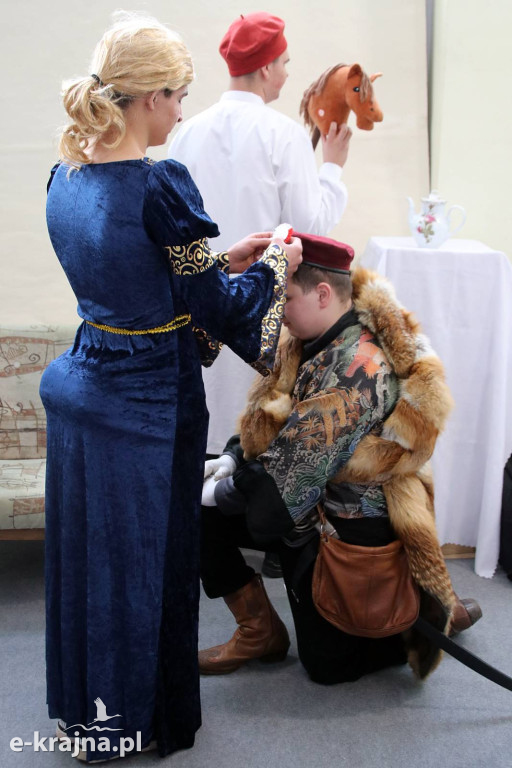 Sypniewo: Igraszki ze sztuką w ZSCKR - wystawa żywych obrazów 2