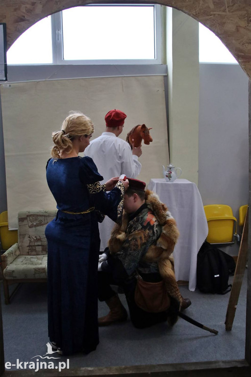 Sypniewo: Igraszki ze sztuką w ZSCKR - wystawa żywych obrazów 2