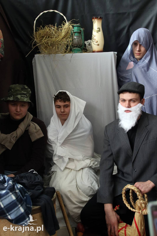 Sypniewo: Igraszki ze sztuką w ZSCKR - wystawa żywych obrazów 2