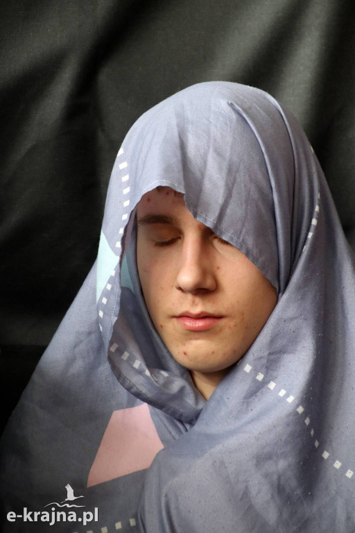 Sypniewo: Igraszki ze sztuką w ZSCKR - wystawa żywych obrazów 2