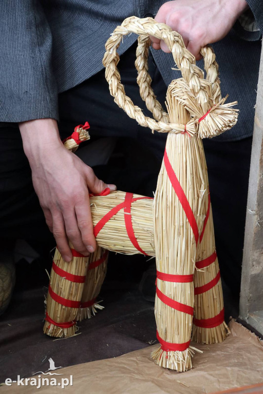 Sypniewo: Igraszki ze sztuką w ZSCKR - wystawa żywych obrazów 2