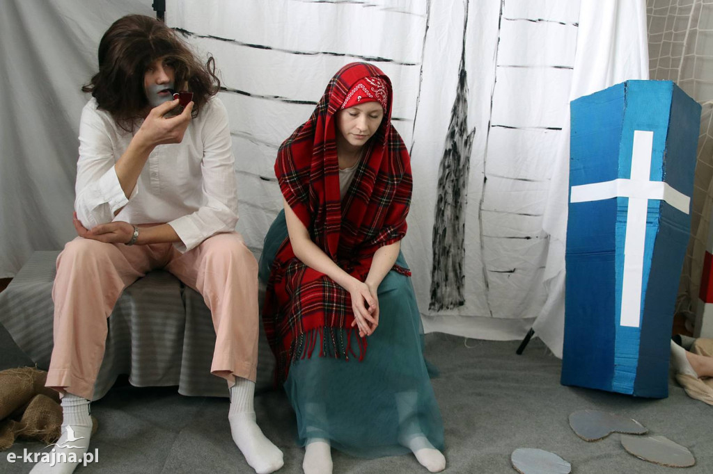 Sypniewo: Igraszki ze sztuką w ZSCKR - wystawa żywych obrazów 2