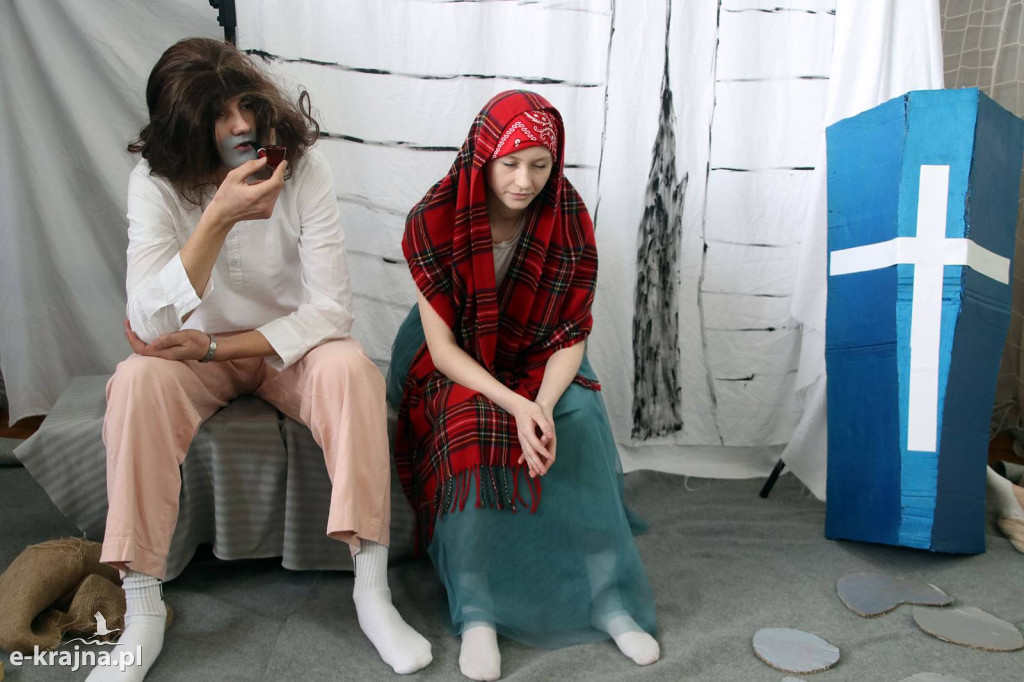 Sypniewo: Igraszki ze sztuką w ZSCKR - wystawa żywych obrazów 2